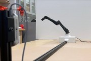 科学家最新研究：让机器人通过“照镜子”实现自我认知突破
