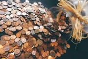 如何选择黄金小盘股？这种选择标准有哪些实际应用？