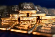 投资者按下恐慌按钮，金价首次触及3000美元