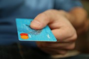 账户合并与管理：简化个人财务视图的策略？
