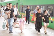 暑运过半，全国铁路发送旅客4.41亿人次